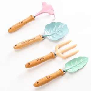 Personalized Kids Garden Tool Set of 4 – Shovel, Rake, Fork – Cute Leafy Unique Gift Customized Name Child Birthday Sleepover Party Activity